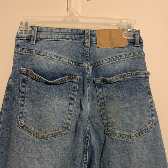 White washed blue jeans. Loose fit, mom style. - Picture 5 of 5